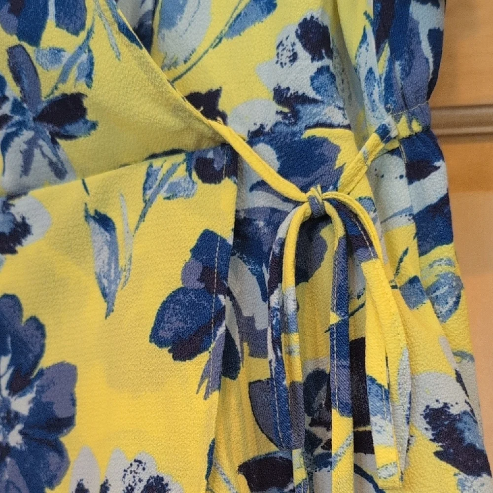 Ellen Tracy Blue and Yellow Floral Blouse - Picture 4 of 6